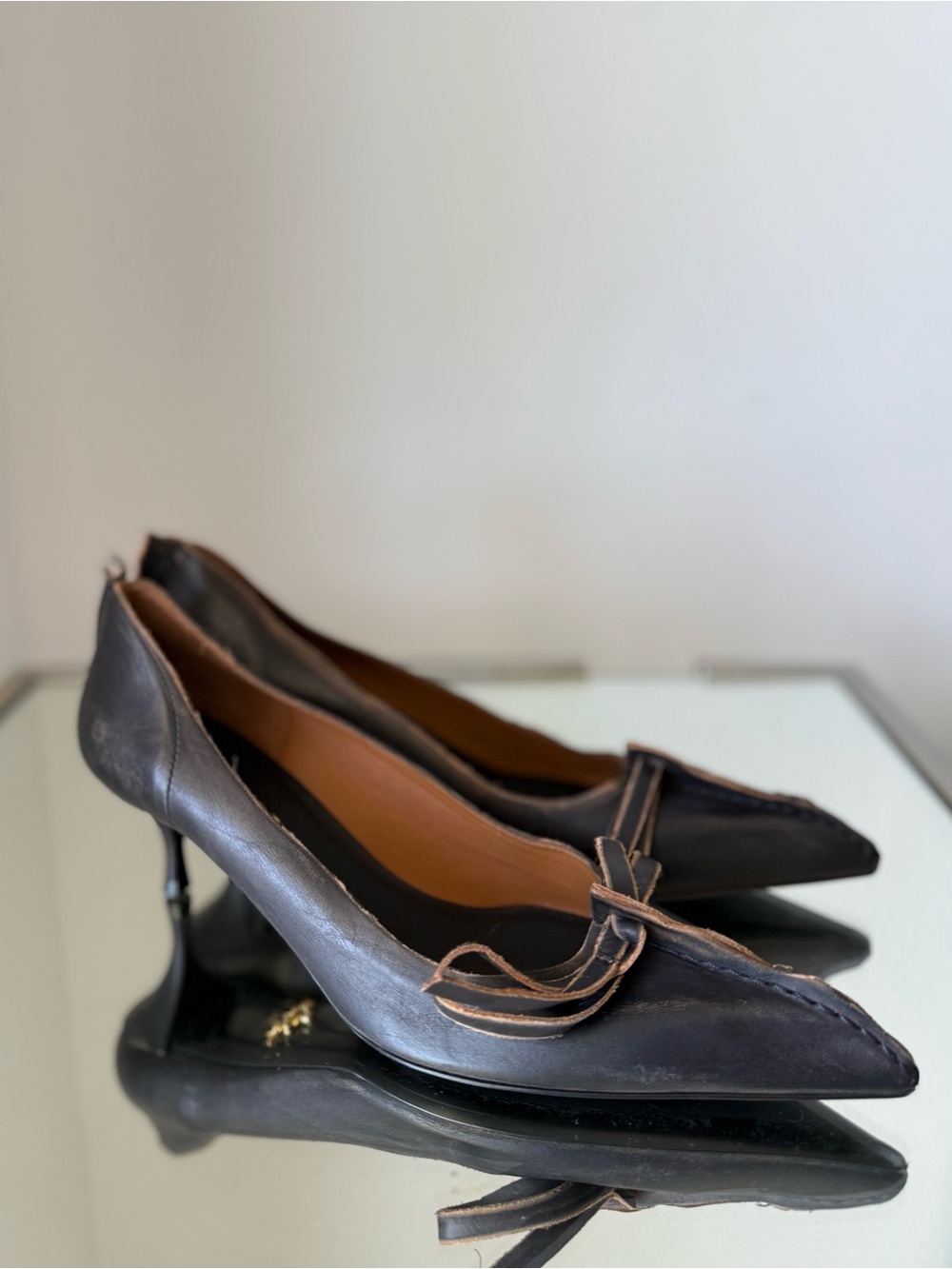 Prada FROM THE RUNWAY Antiqued leather pumps $1,590 38.5 - Picture 8 of 14